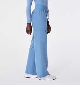 Like new Women's size M Figs scrub pants